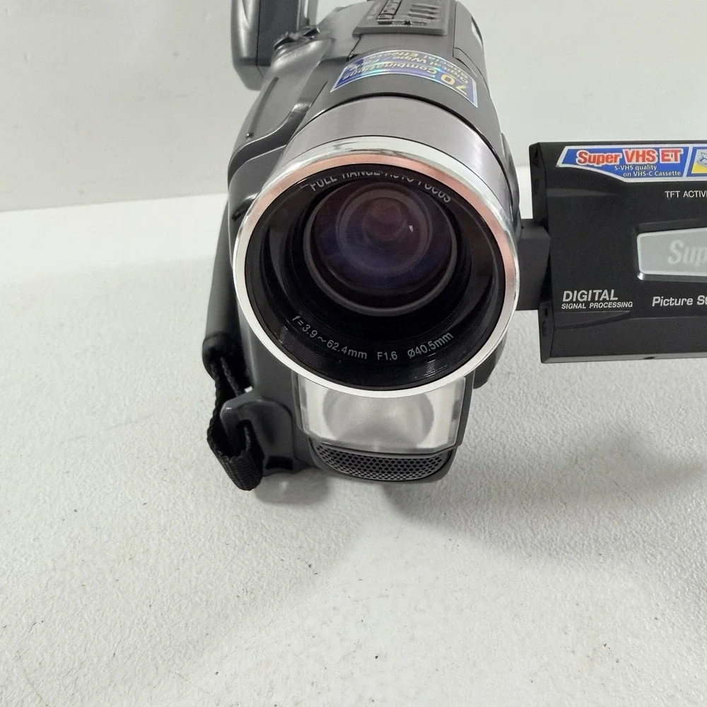 JVC GR-SXM240U Compact VHS-C SVHS-C Super VHS Camcorder W/ Extras FOR PARTS READ